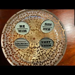 Ask me my pronouns PINS